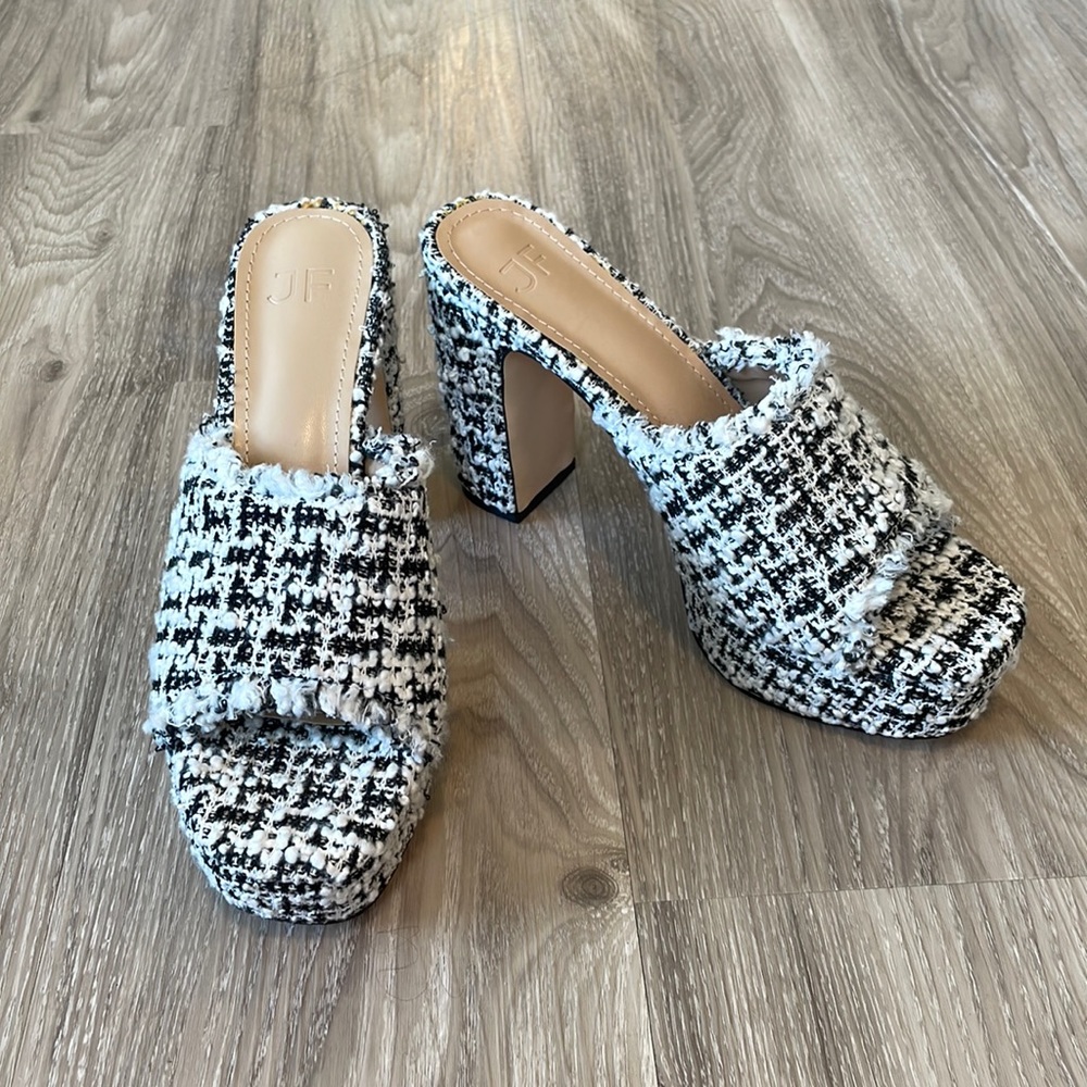 NWOT JustFab Heather Throwback Tweed Platform Chunky Heels